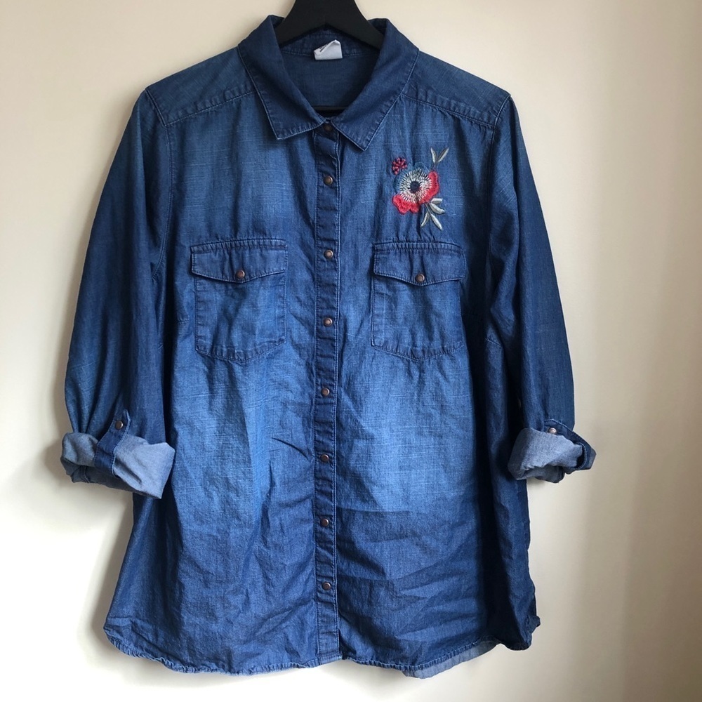 WOMEN’S denim embroidered button down